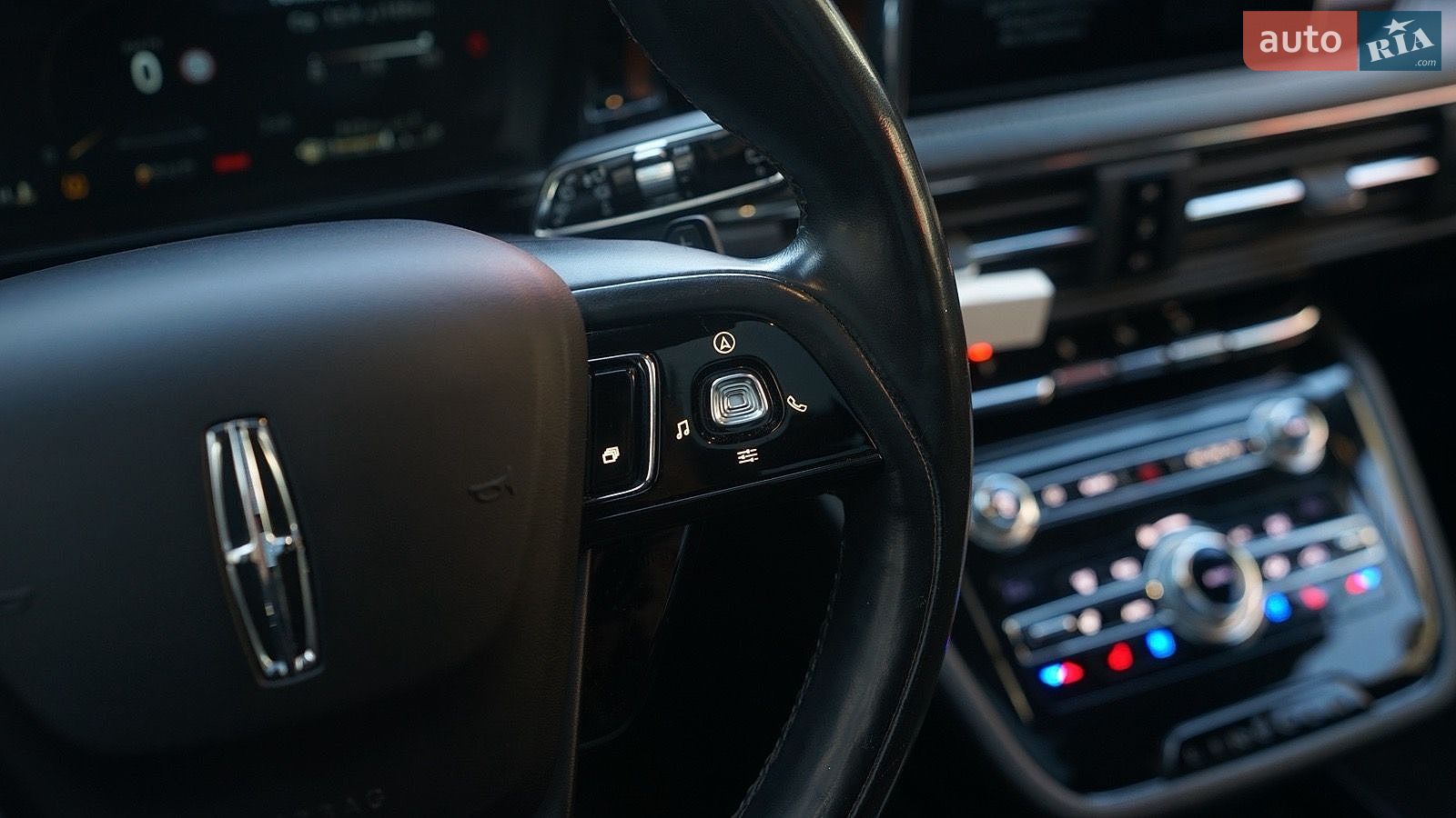 Lincoln Corsair 2020 VIN 5LMCJ2D92LUL11689 фото оголошення 36 з 52