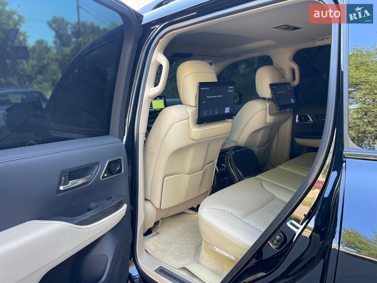 Toyota Land Cruiser 2023 VIN JTMAAABJ204041218 фото оголошення 4 з 6