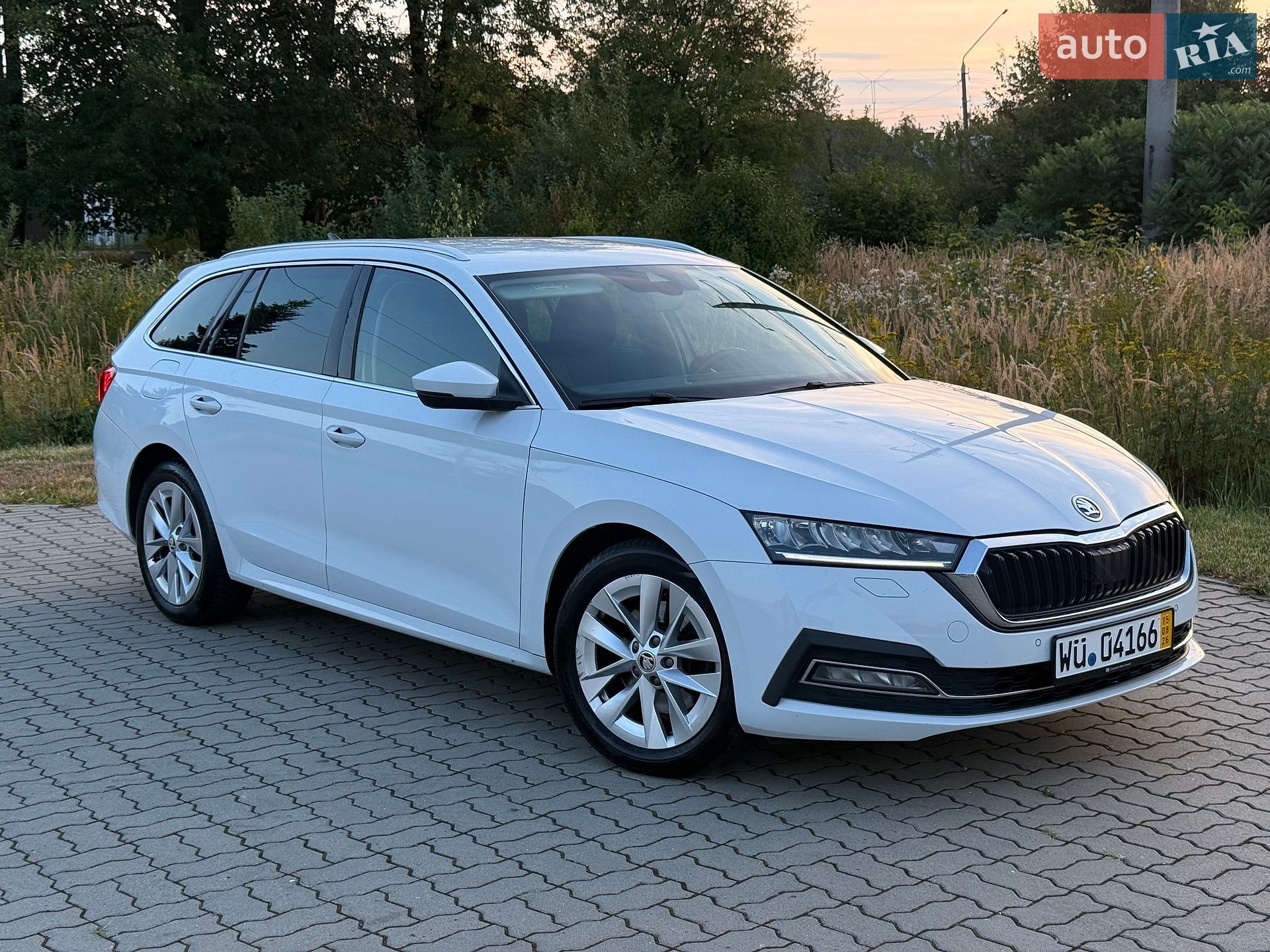 Skoda Octavia 2021 VIN TMBJJ7NX4MY075680 фото оголошення 4 з 36