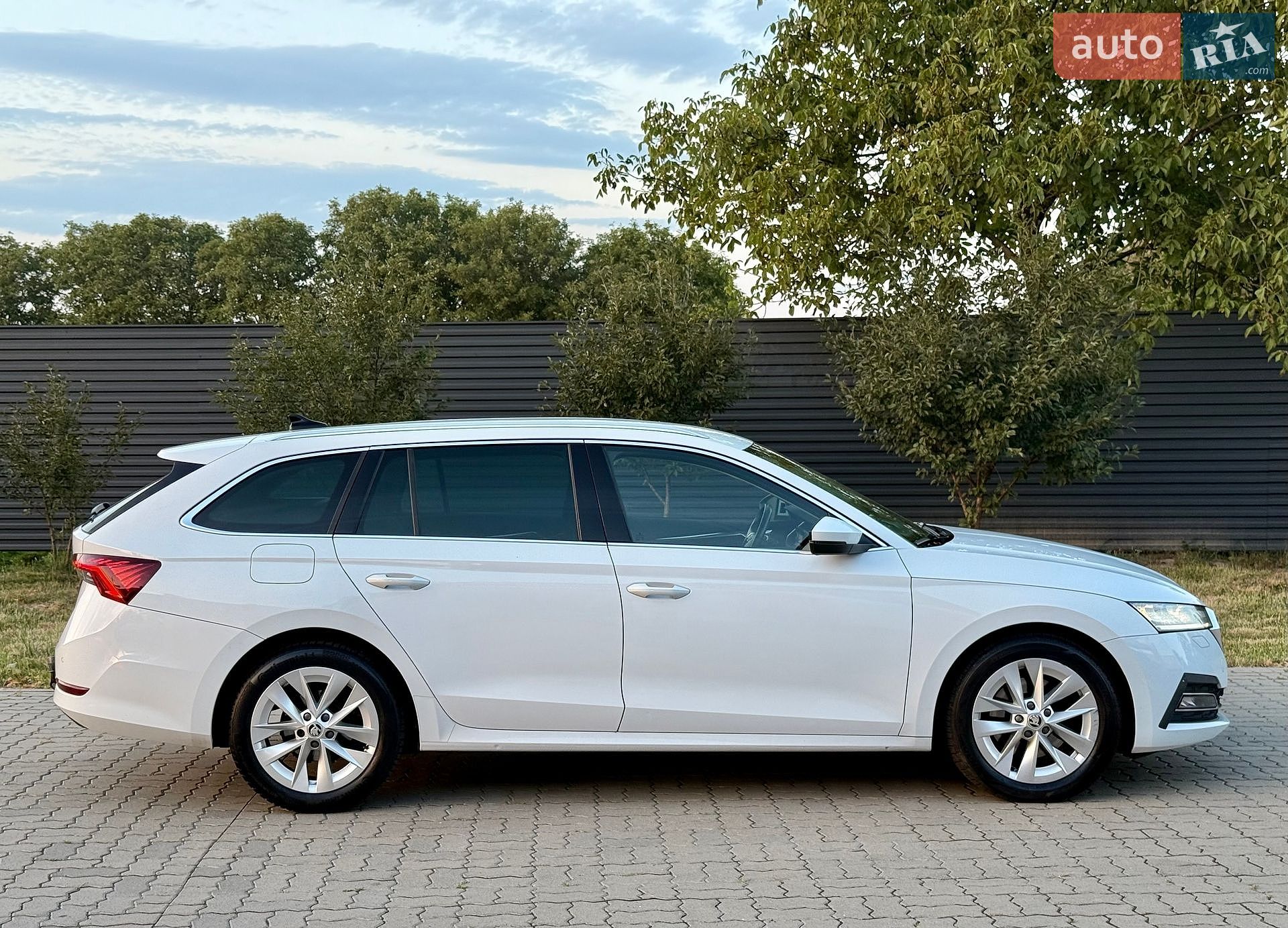 Skoda Octavia 2021 VIN TMBJJ7NX4MY075680 фото оголошення 13 з 36