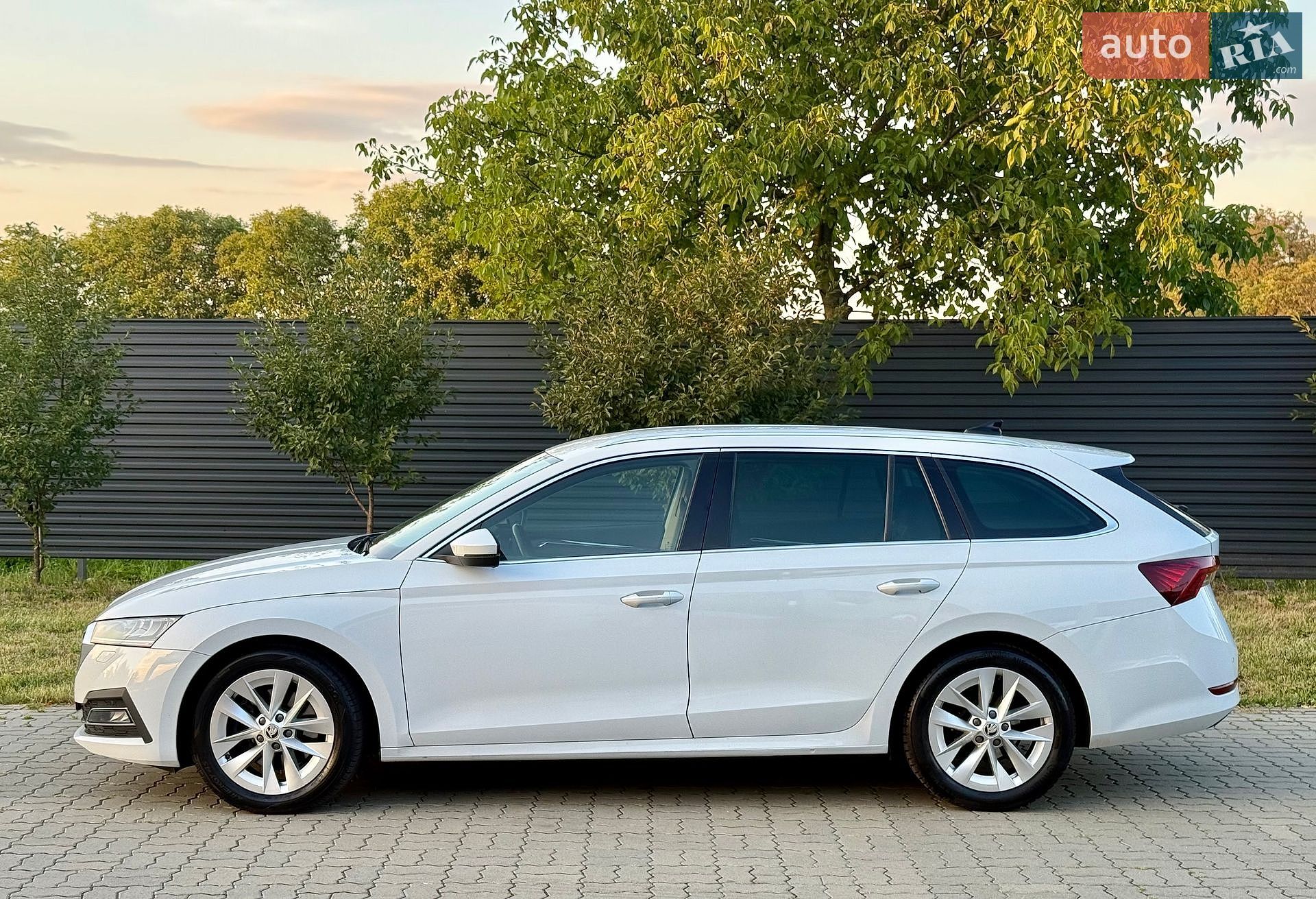Skoda Octavia 2021 VIN TMBJJ7NX4MY075680 фото оголошення 14 з 36