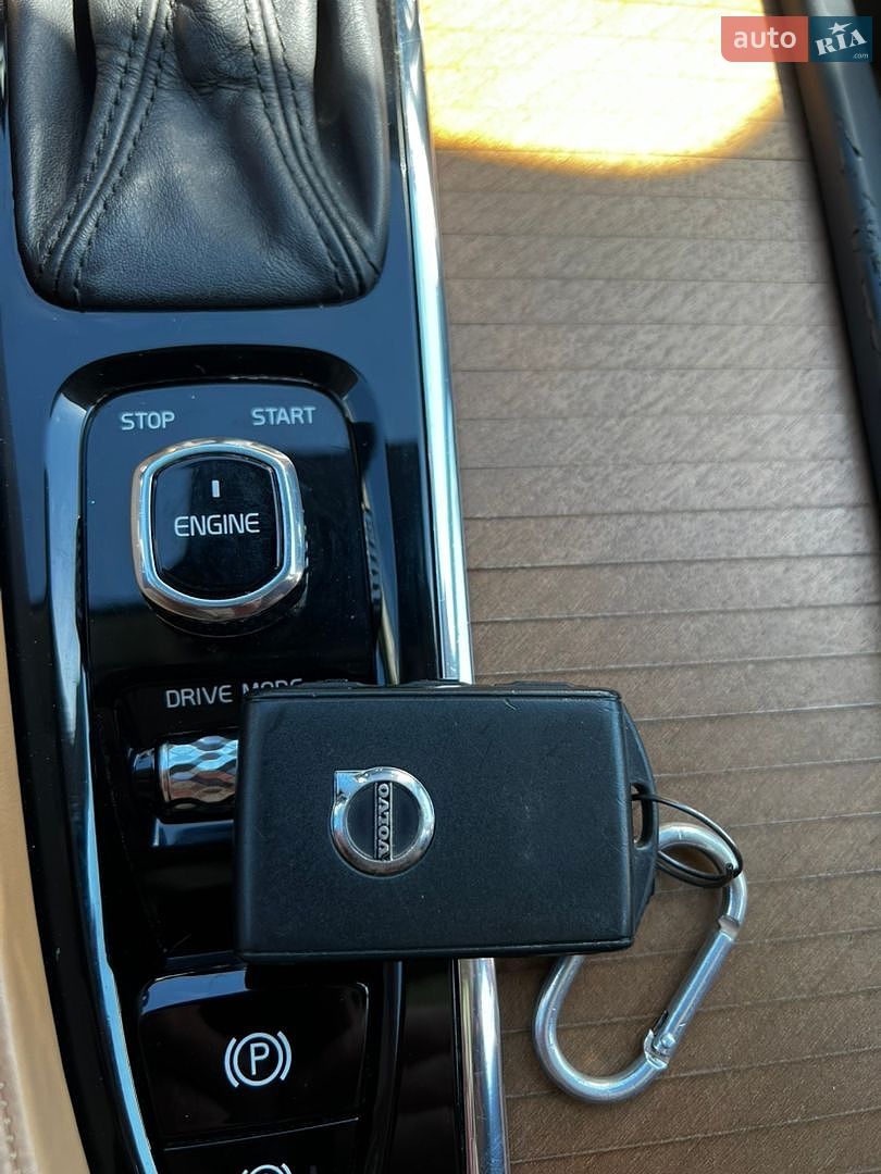 Volvo Xc90 2015 VIN YV4A22PL8G1014580 фото оголошення 20 з 38