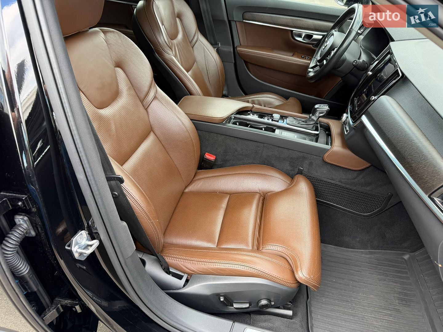 Volvo V90 Cross Country 2019 VIN YV1PZ68TCL1102981 фото оголошення 20 з 48
