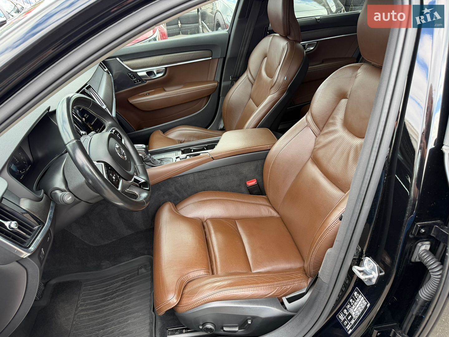 Volvo V90 Cross Country 2019 VIN YV1PZ68TCL1102981 фото оголошення 25 з 48