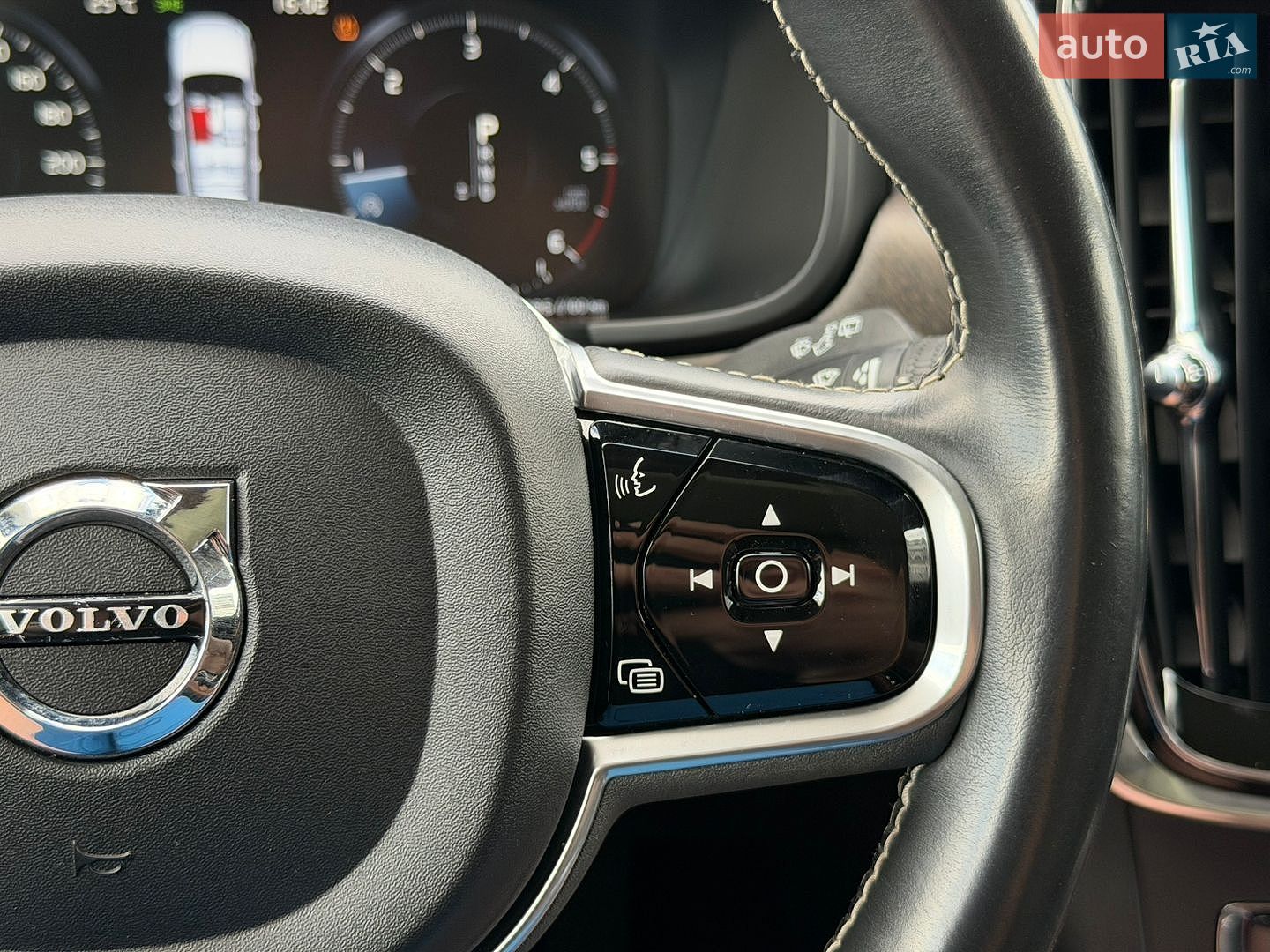 Volvo V90 Cross Country 2019 VIN YV1PZ68TCL1102981 фото оголошення 38 з 48