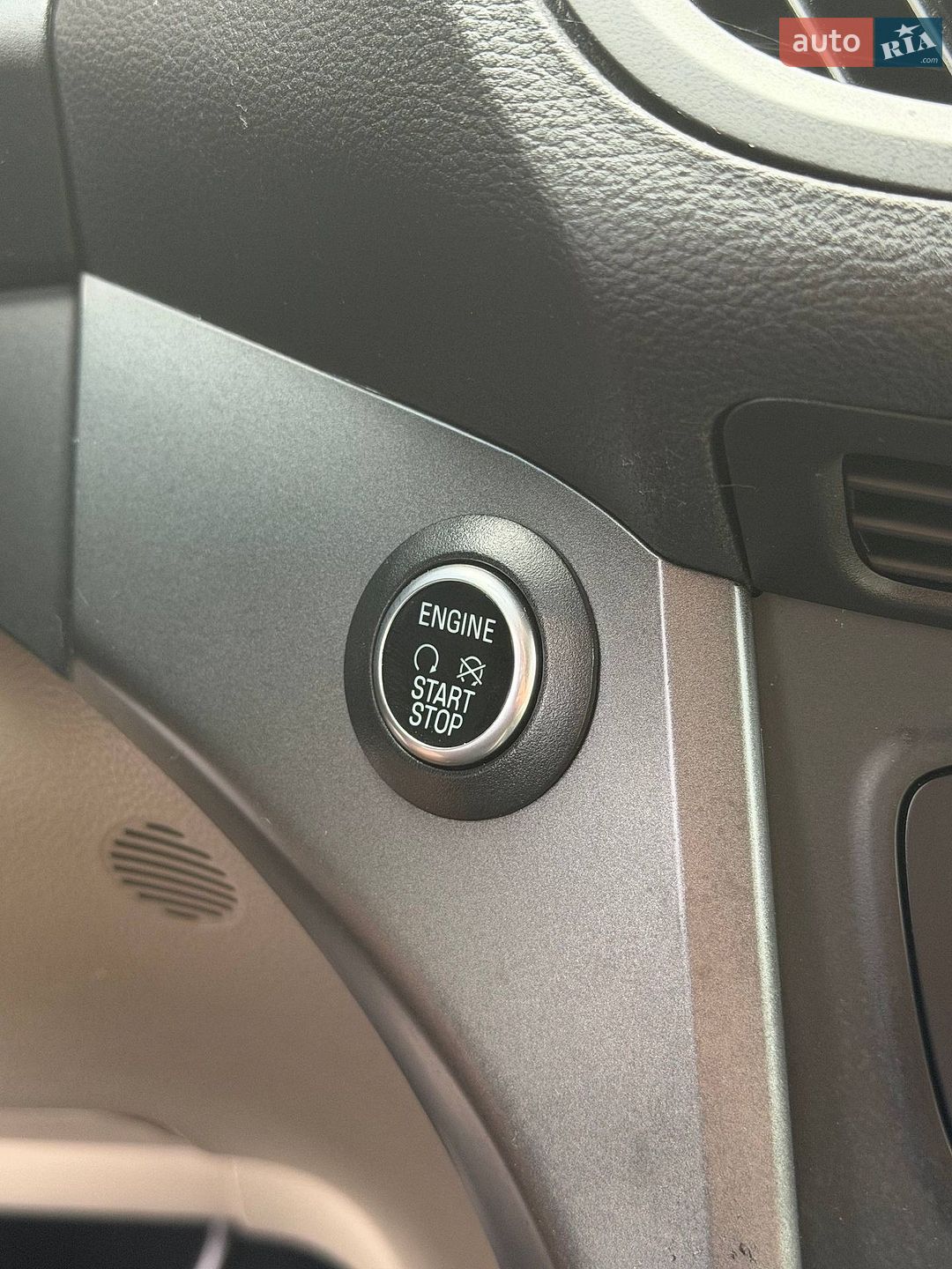 Ford Escape 2019 VIN 1FMCU0HD0KUB94500 фото оголошення 34 з 53