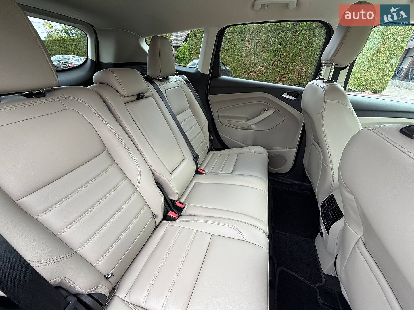 Ford Escape 2019 VIN 1FMCU0HD0KUB94500 фото оголошення 47 з 53
