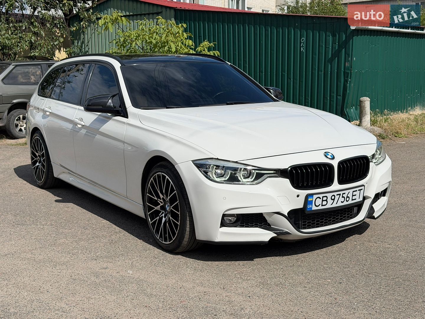 BMW 3 Series 2016 VIN WBA8J1C55HK711252 фото оголошення 4 з 76