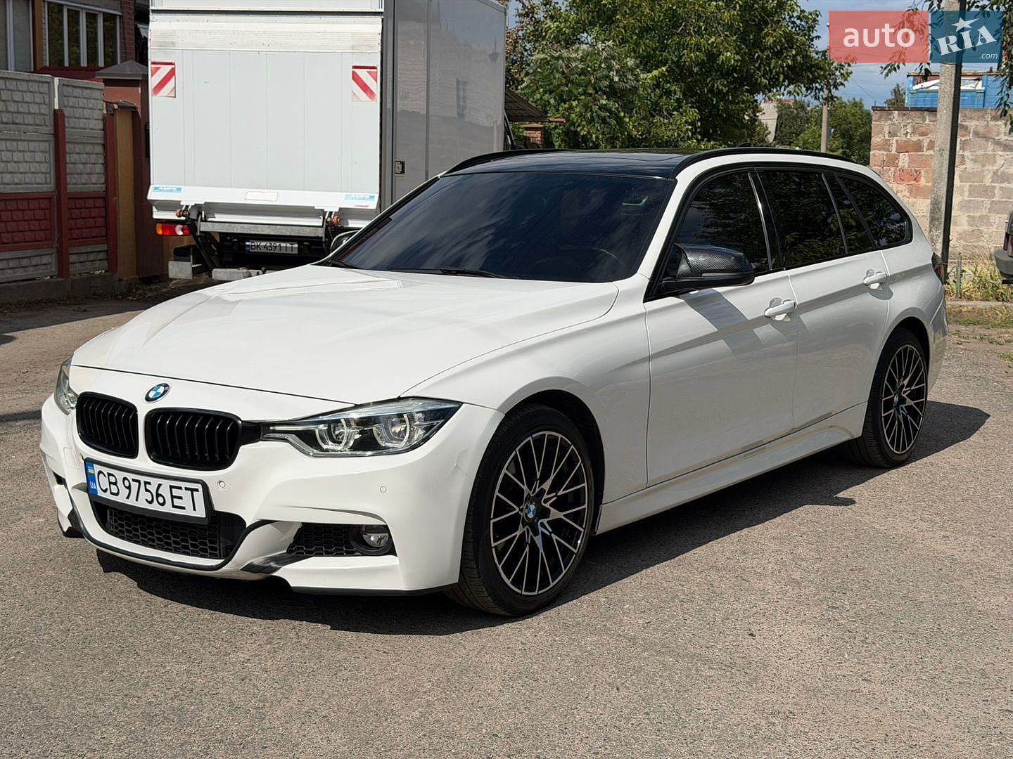 BMW 3 Series 2016 VIN WBA8J1C55HK711252 фото оголошення 14 з 76