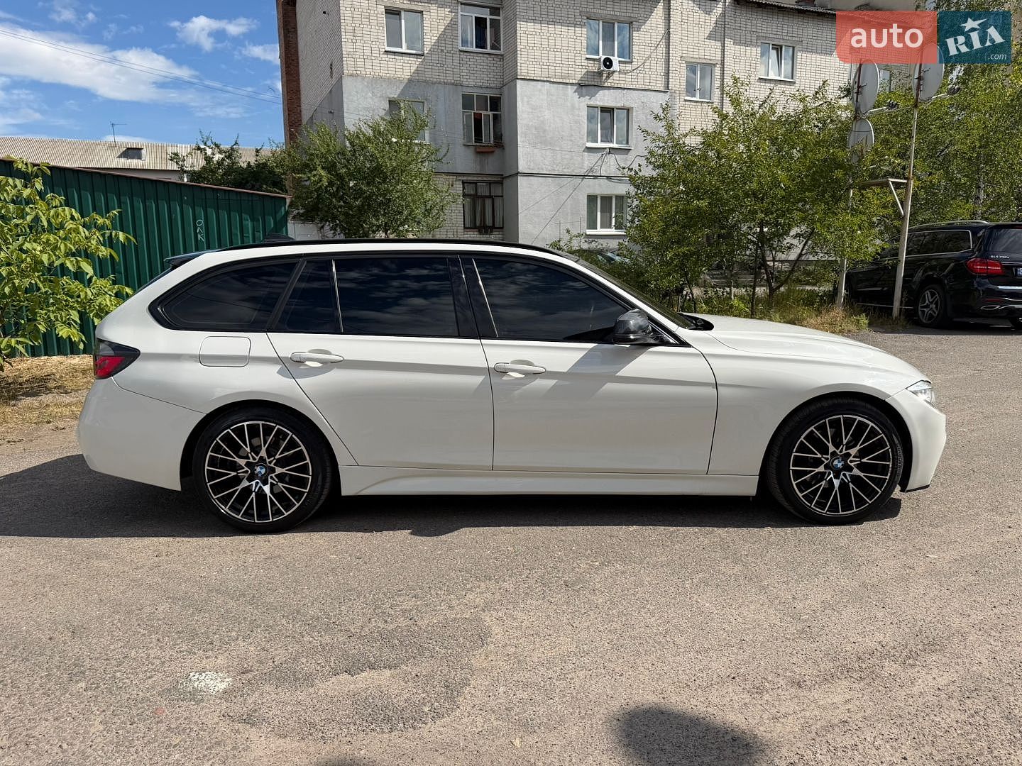 BMW 3 Series 2016 VIN WBA8J1C55HK711252 фото оголошення 17 з 76