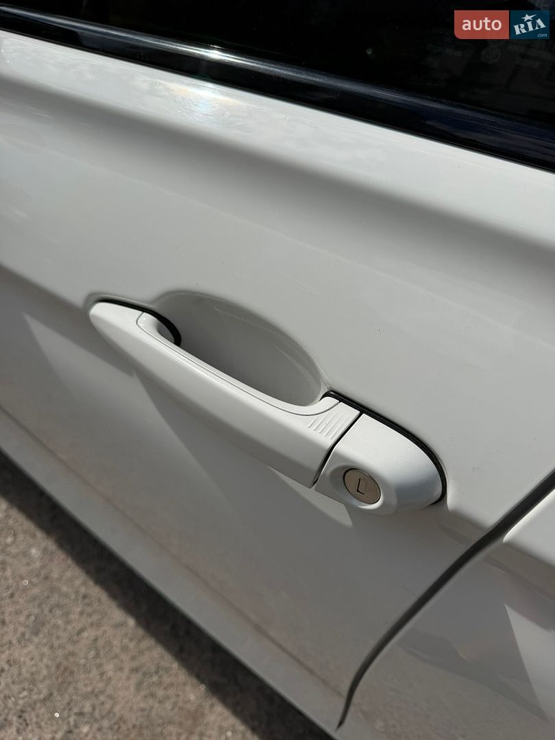 BMW 3 Series 2016 VIN WBA8J1C55HK711252 фото оголошення 29 з 76