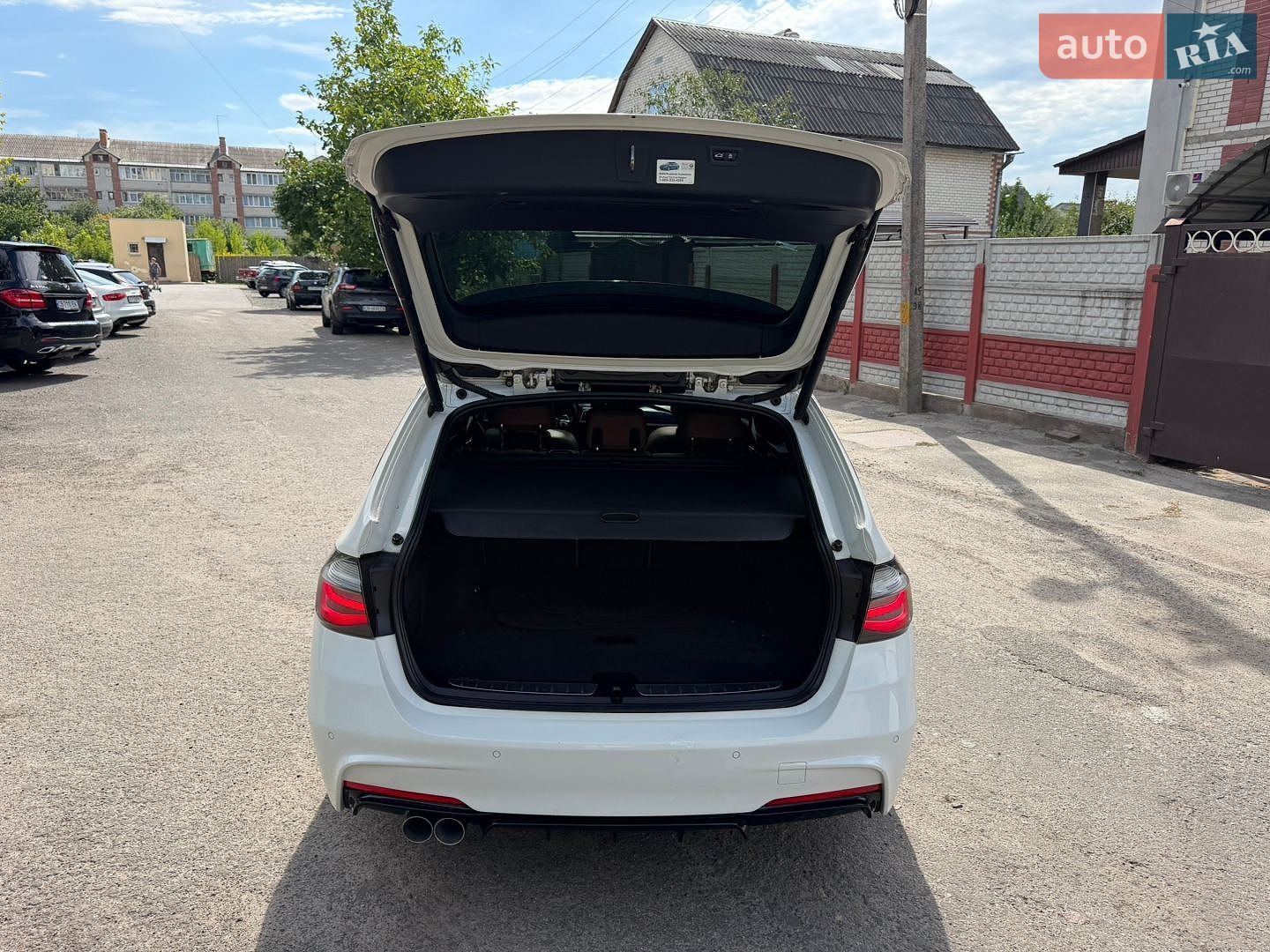BMW 3 Series 2016 VIN WBA8J1C55HK711252 фото оголошення 24 з 76