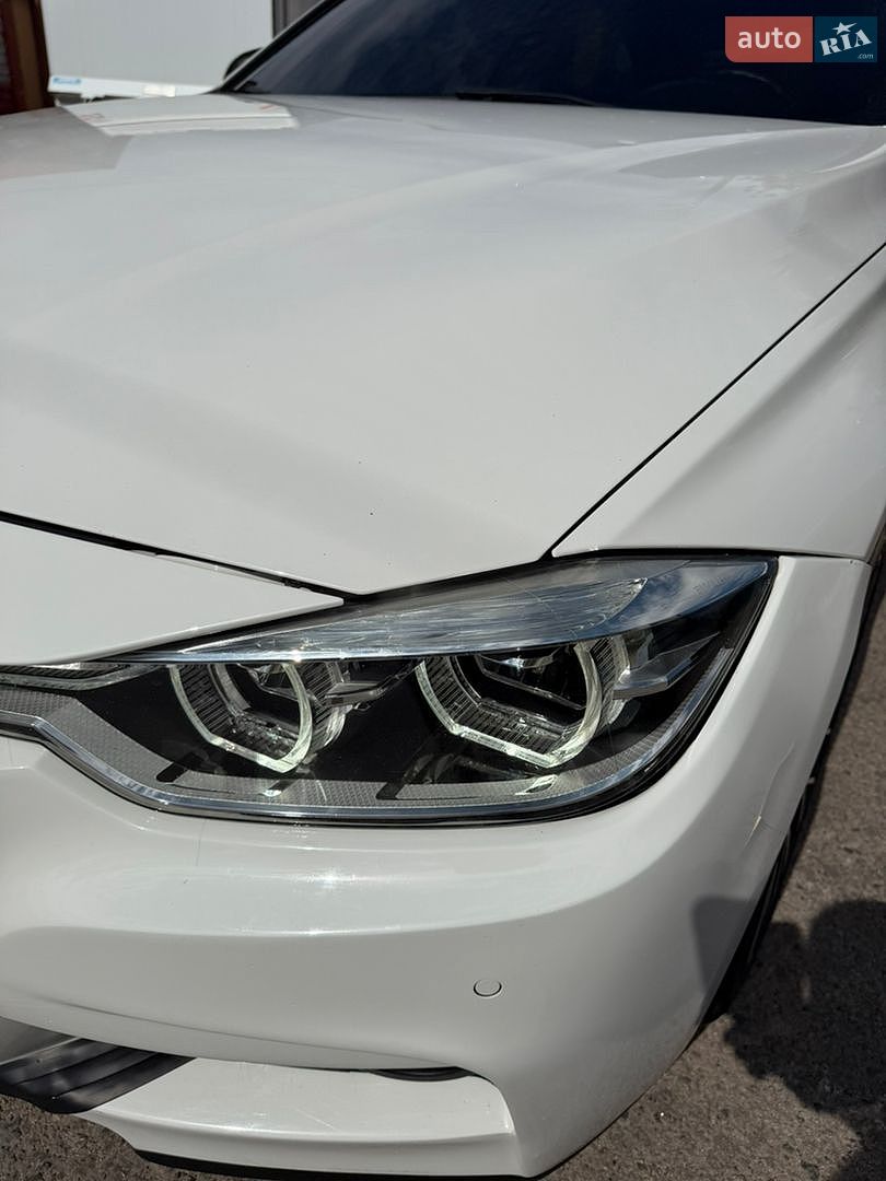 BMW 3 Series 2016 VIN WBA8J1C55HK711252 фото оголошення 32 з 76