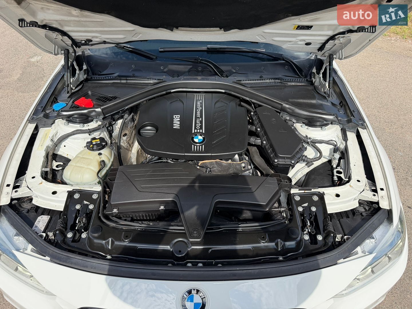 BMW 3 Series 2016 VIN WBA8J1C55HK711252 фото оголошення 31 з 76