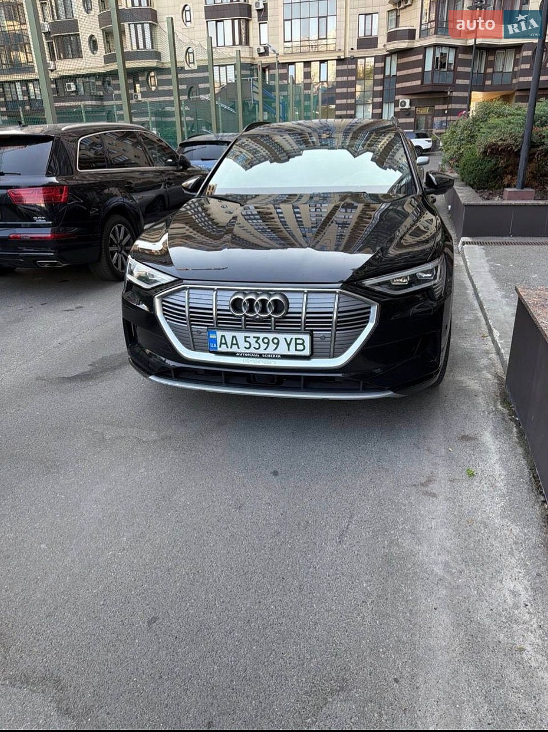 Audi e-tron 2019 VIN WAUZZZGE0KB004038 фото оголошення 4 з 6