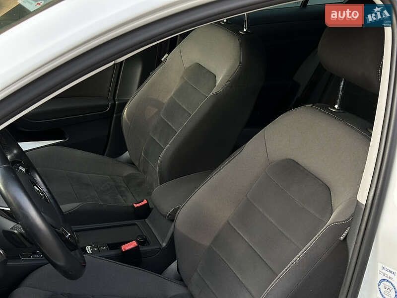 Volkswagen Golf 2017 VIN WVWZZZAUZHP777189 фото оголошення 42 з 44