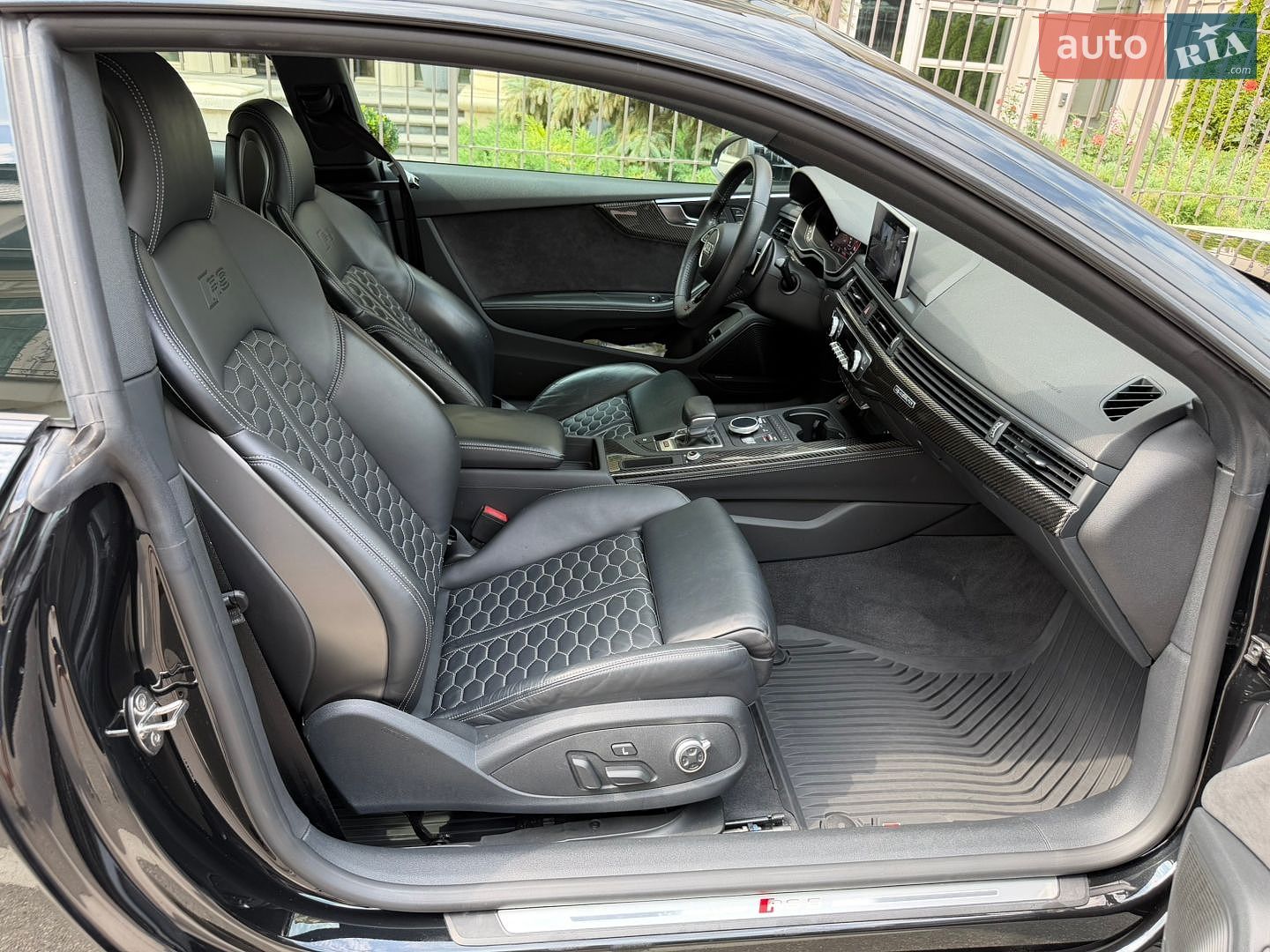 Audi RS5 2018 VIN WUAPWAF52KA901134 фото оголошення 24 з 54