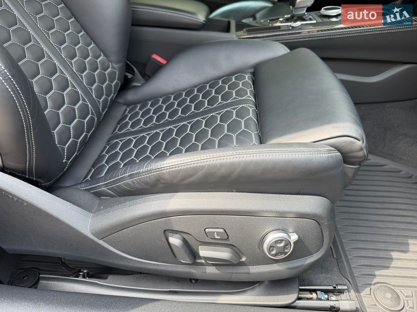 Audi RS5 2018 VIN WUAPWAF52KA901134 фото оголошення 32 з 54
