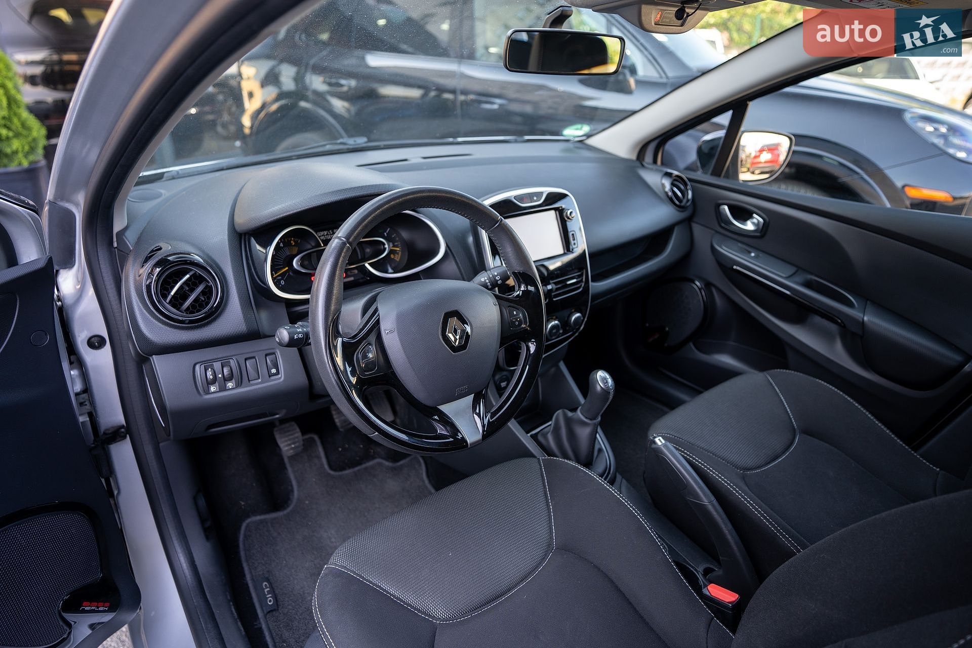 Renault Clio 2015 VIN VF17RJL0H53160916 фото оголошення 13 з 24
