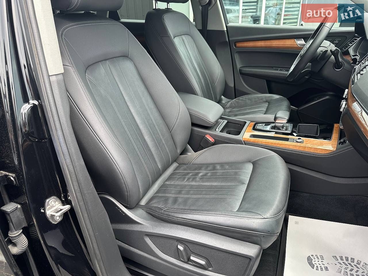 Audi Q5 2021 VIN WA1BAAFY2M2020926 фото оголошення 21 з 25