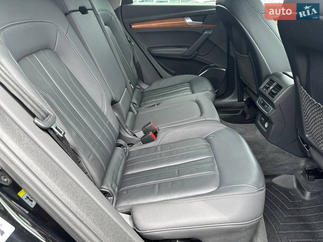 Audi Q5 2021 VIN WA1BAAFY2M2020926 фото оголошення 24 з 25