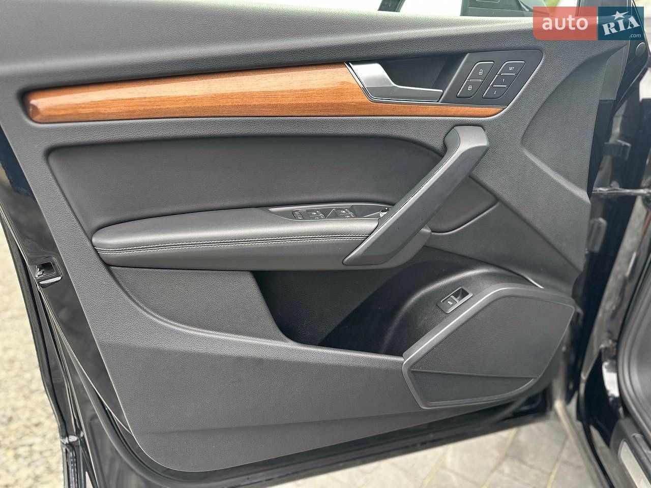 Audi Q5 2021 VIN WA1BAAFY2M2020926 фото оголошення 22 з 25