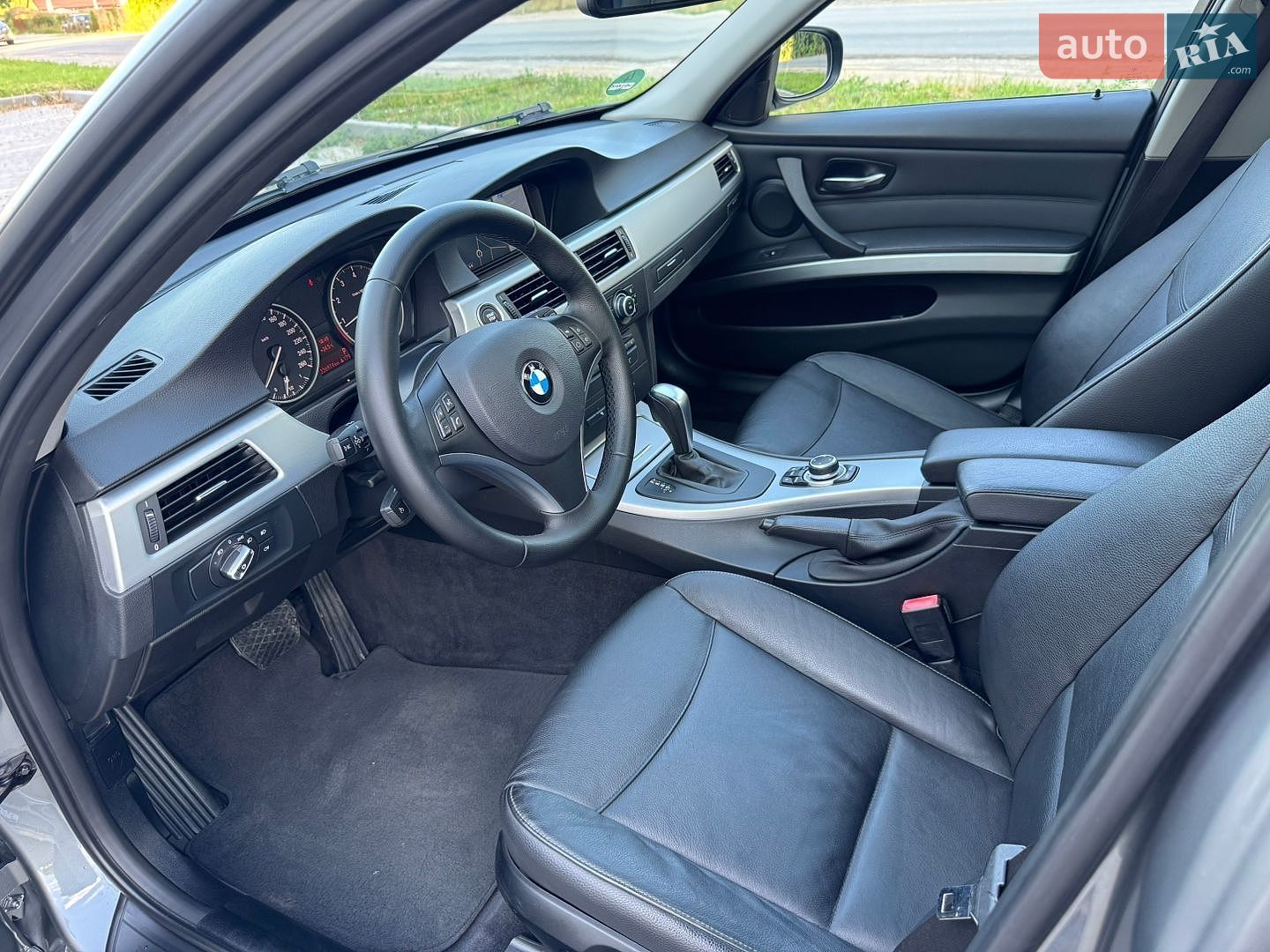 BMW 3 Series 2010 VIN WBAUS91020A189613 фото оголошення 18 з 41