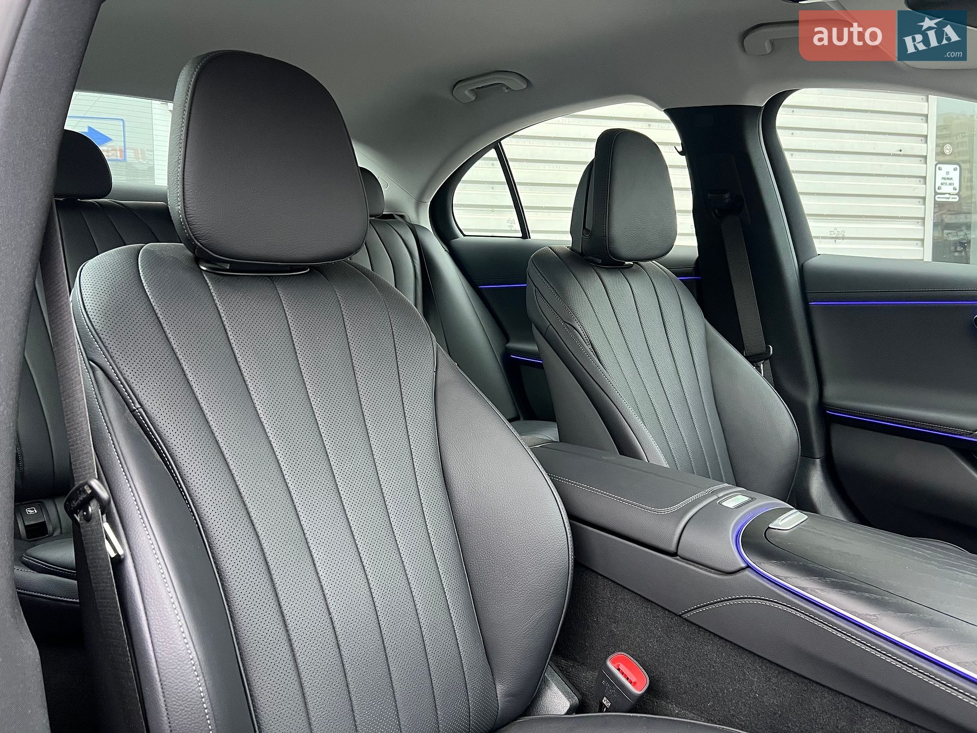 Mercedes-Benz E-Class 2024 VIN W1KLF0EB5RA054557 фото оголошення 30 з 43