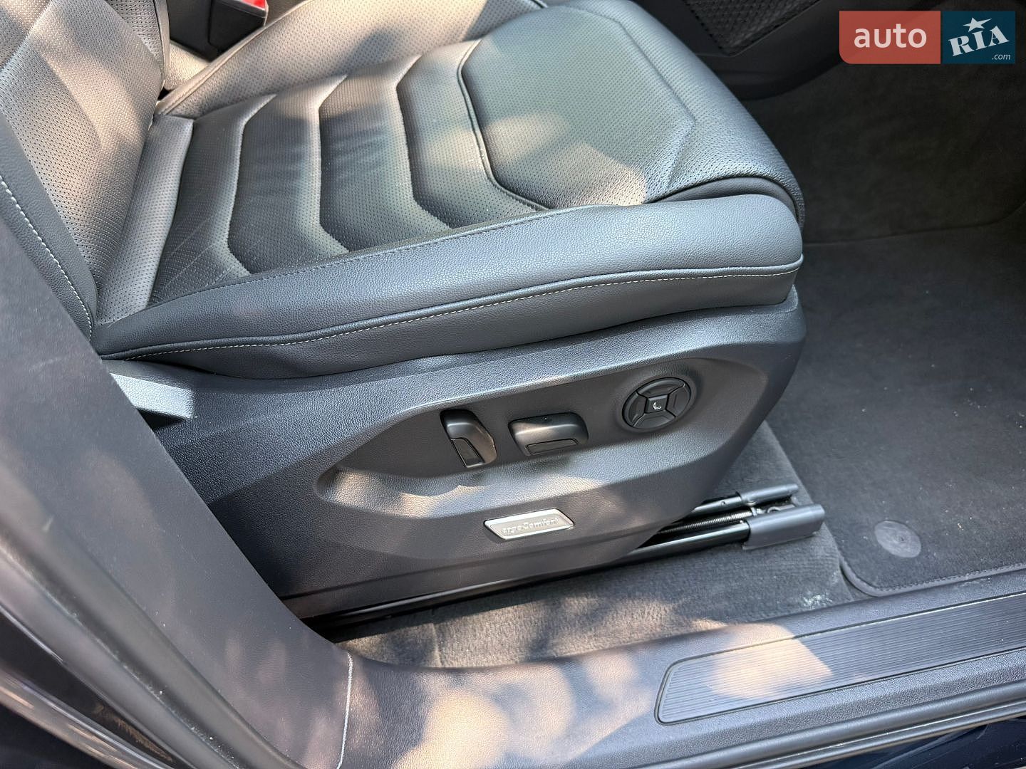 Volkswagen Touareg 2020 VIN WVGZZZCRZMD001483 фото оголошення 11 з 22