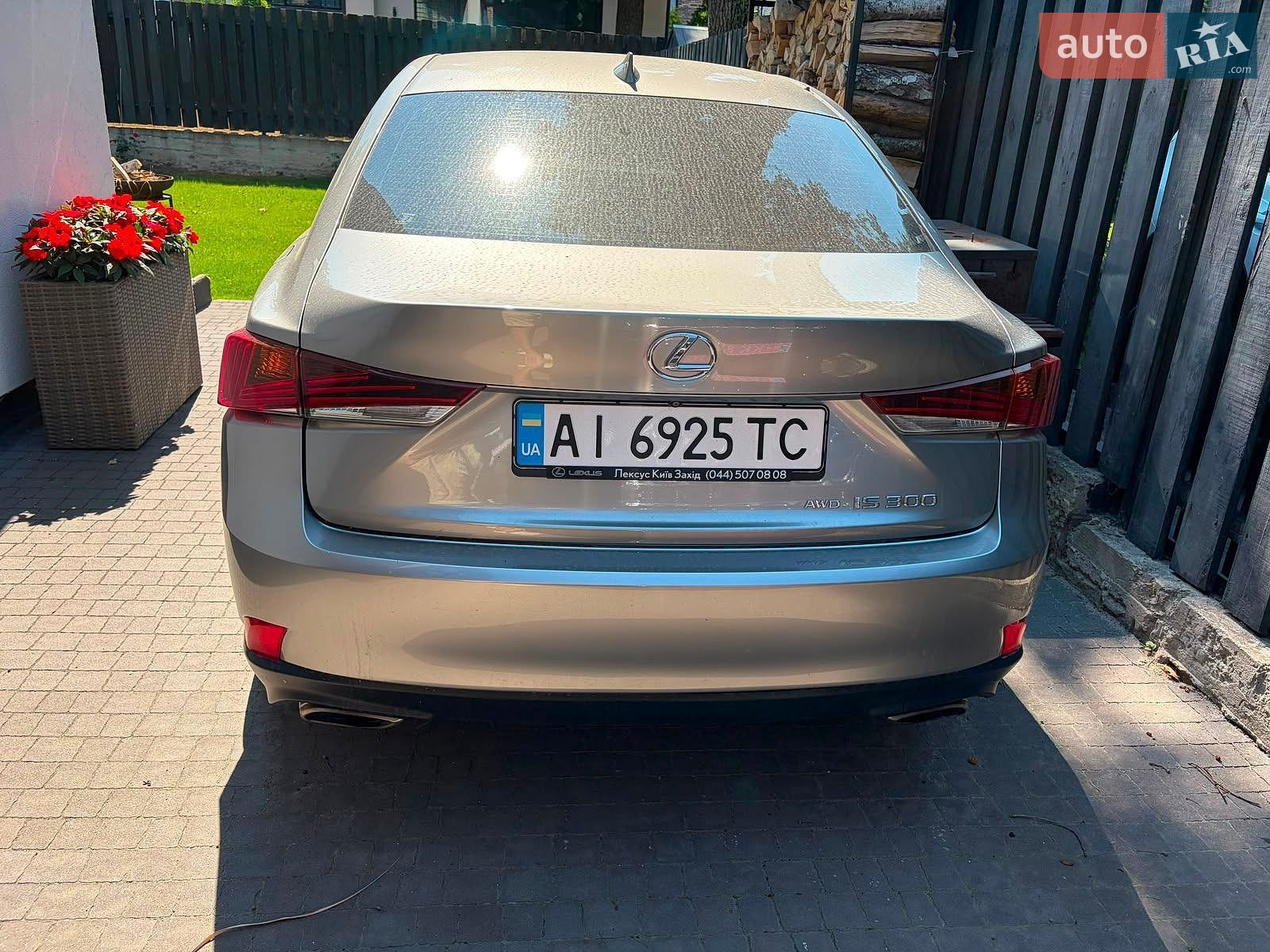 Lexus IS 2017 VIN JTHCM1D29H5024197 фото оголошення 2 з 10