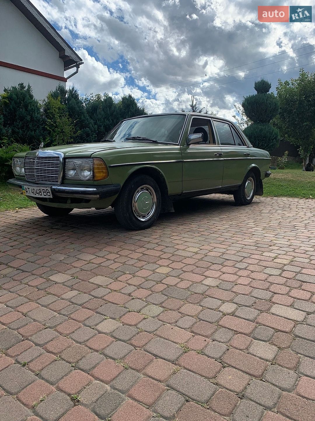 Mercedes-Benz E-Class 1981 VIN WDB12312010253213 фото оголошення 2 з 24