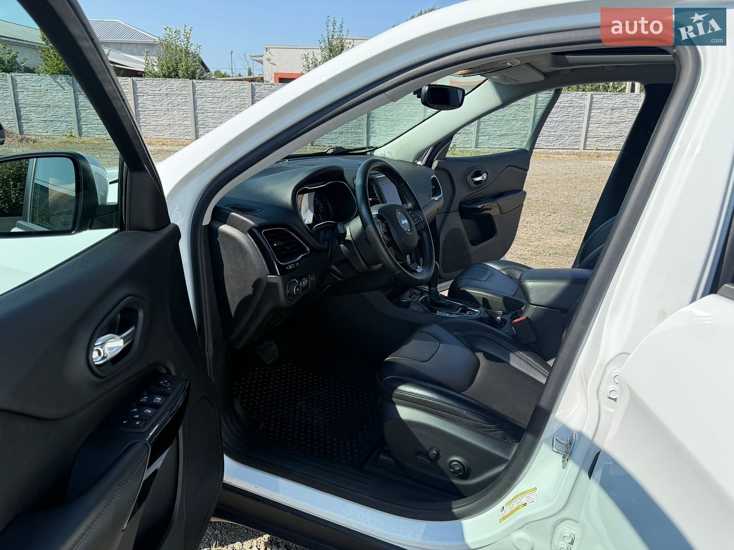 Jeep Cherokee 2019 VIN 1C4PJMLB0LD564034 фото оголошення 9 з 17