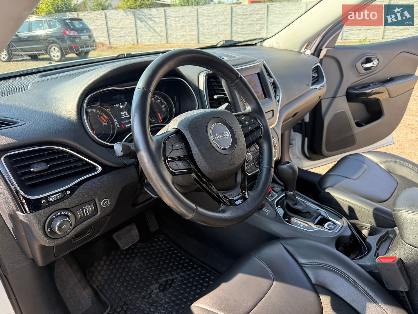 Jeep Cherokee 2019 VIN 1C4PJMLB0LD564034 фото оголошення 10 з 17