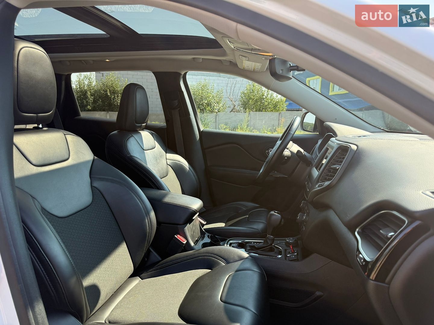 Jeep Cherokee 2019 VIN 1C4PJMLB0LD564034 фото оголошення 11 з 17