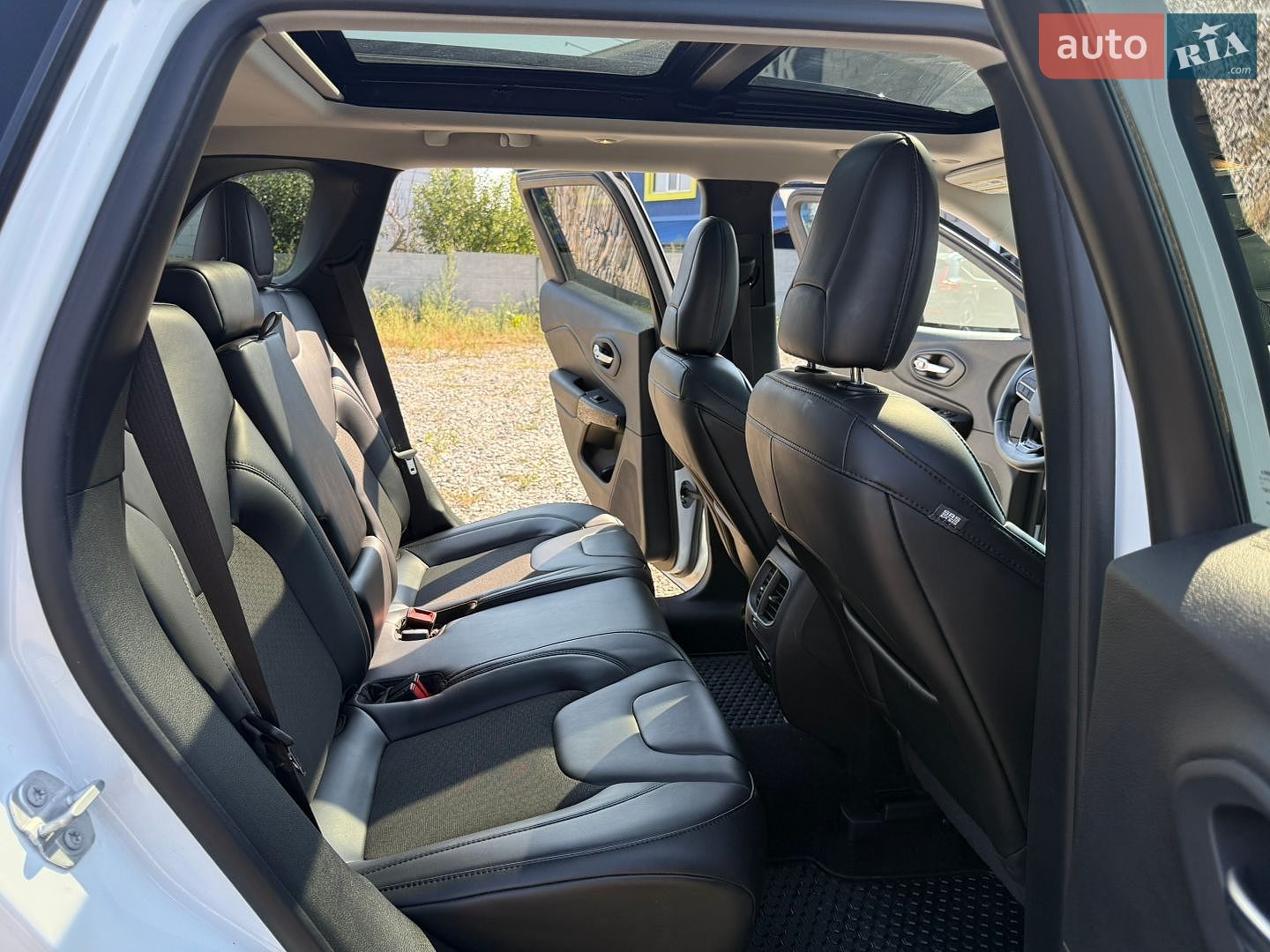 Jeep Cherokee 2019 VIN 1C4PJMLB0LD564034 фото оголошення 12 з 17