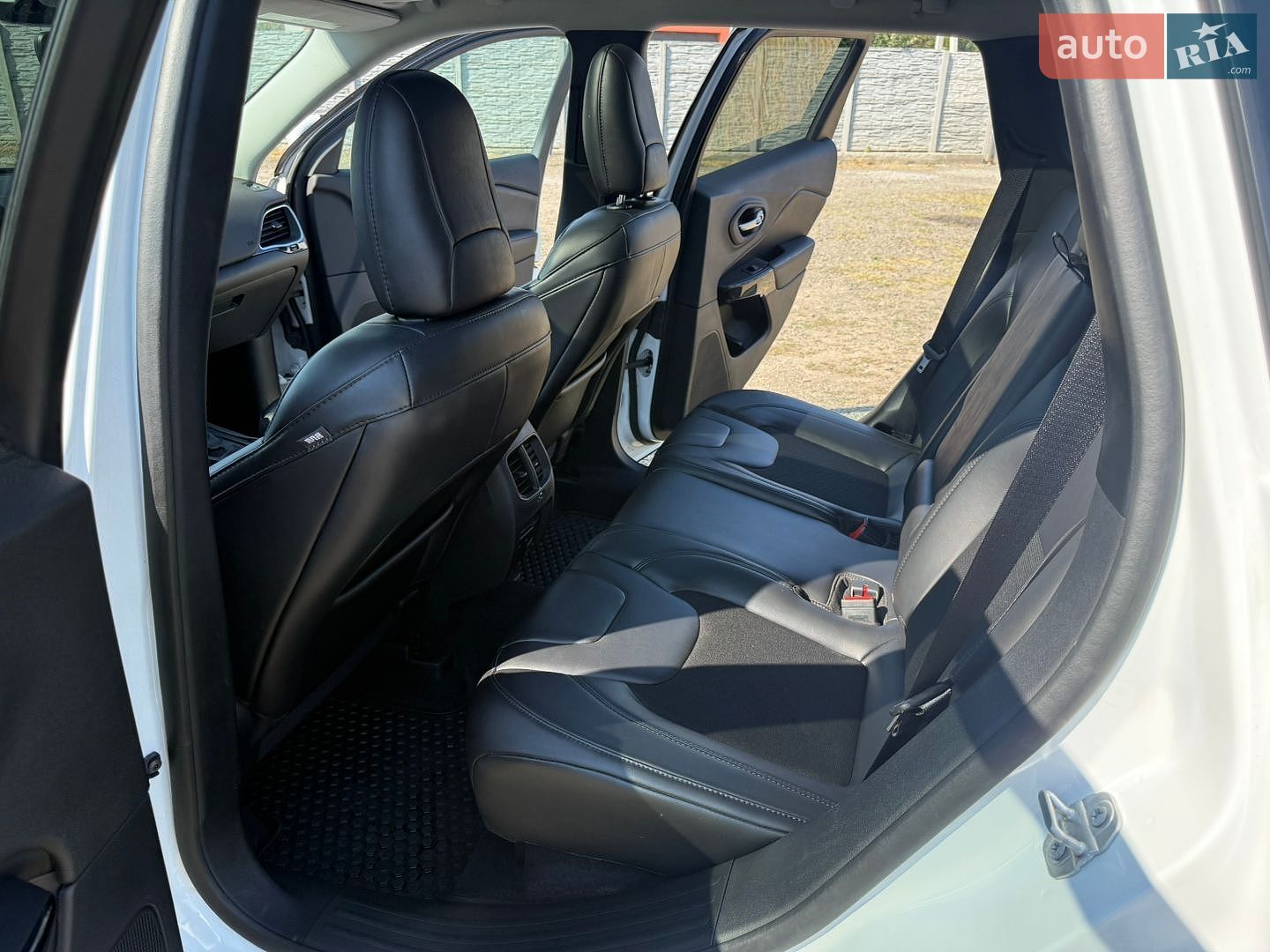 Jeep Cherokee 2019 VIN 1C4PJMLB0LD564034 фото оголошення 13 з 17