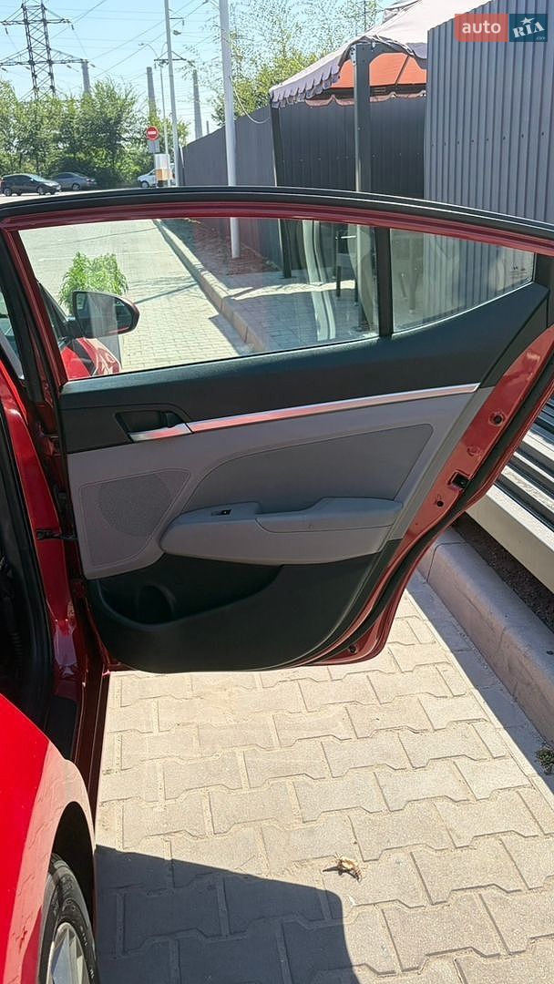 Hyundai Elantra 2018 VIN 5NPD84LF1KH435326 фото оголошення 11 з 19