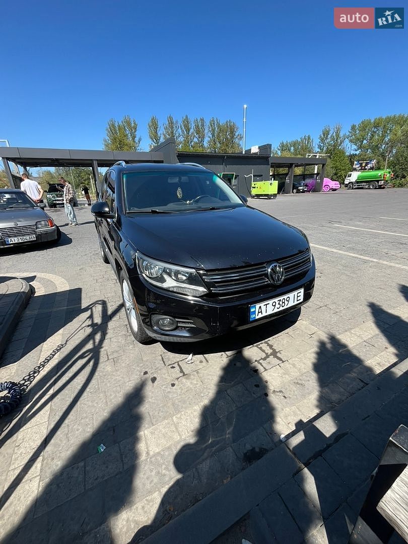 Volkswagen Tiguan 2011 VIN WVGAV7AXXCW520648 фото оголошення 2 з 10