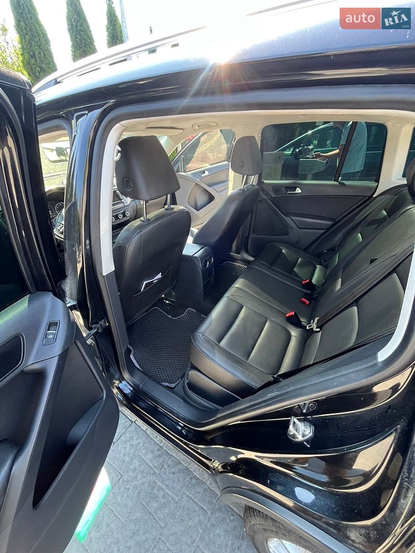 Volkswagen Tiguan 2011 VIN WVGAV7AXXCW520648 фото оголошення 6 з 10