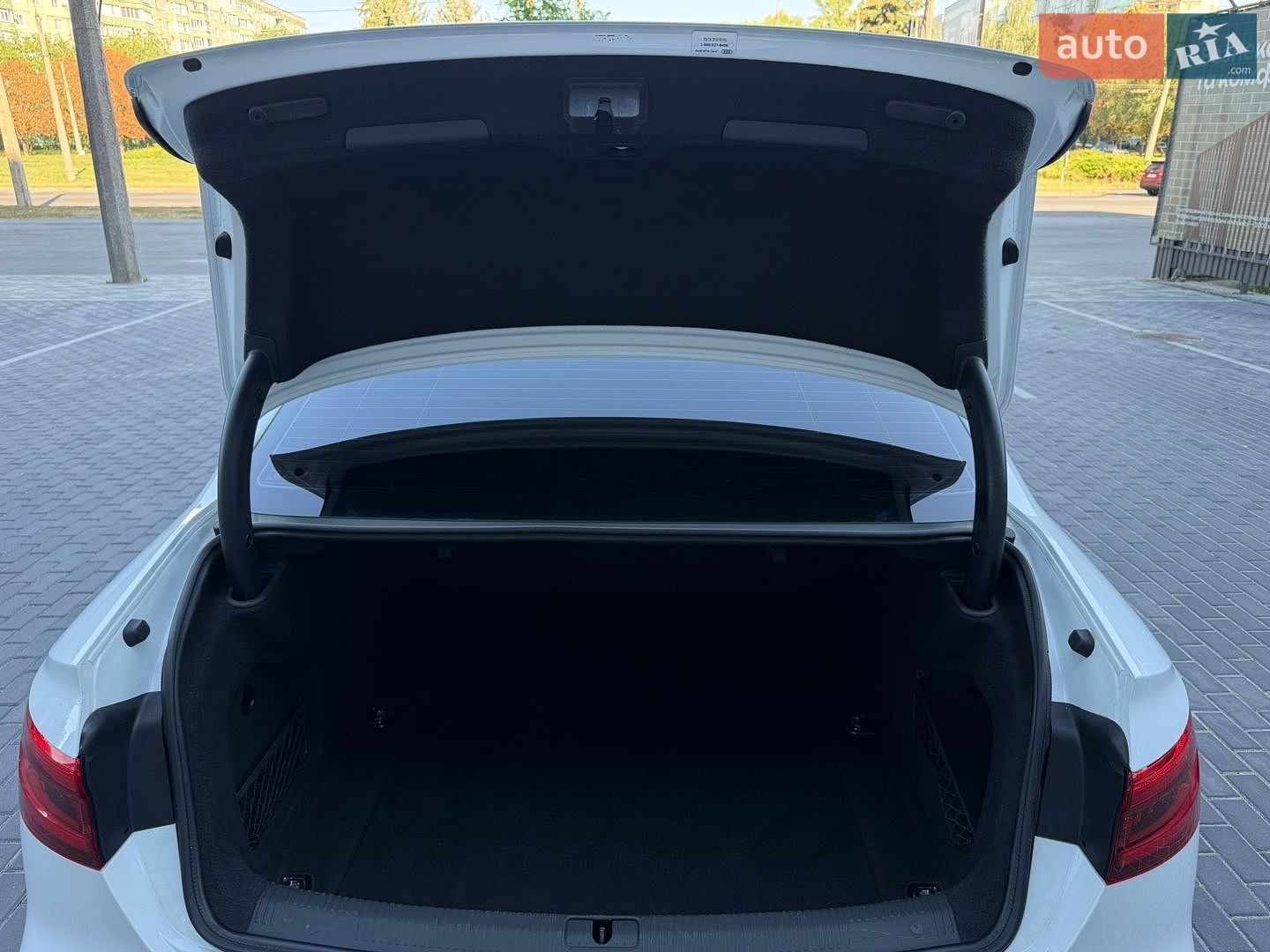Audi A4 2015 VIN WAUBNAF45HN003319 фото оголошення 18 з 39