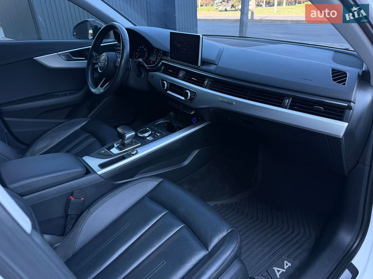 Audi A4 2015 VIN WAUBNAF45HN003319 фото оголошення 30 з 39