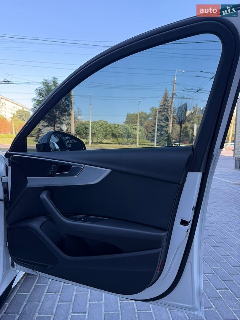 Audi A4 2015 VIN WAUBNAF45HN003319 фото оголошення 38 з 39