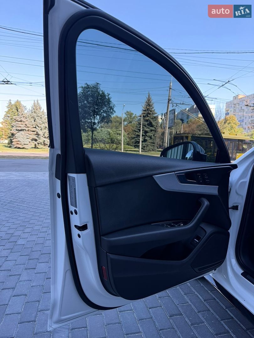 Audi A4 2015 VIN WAUBNAF45HN003319 фото оголошення 36 з 39