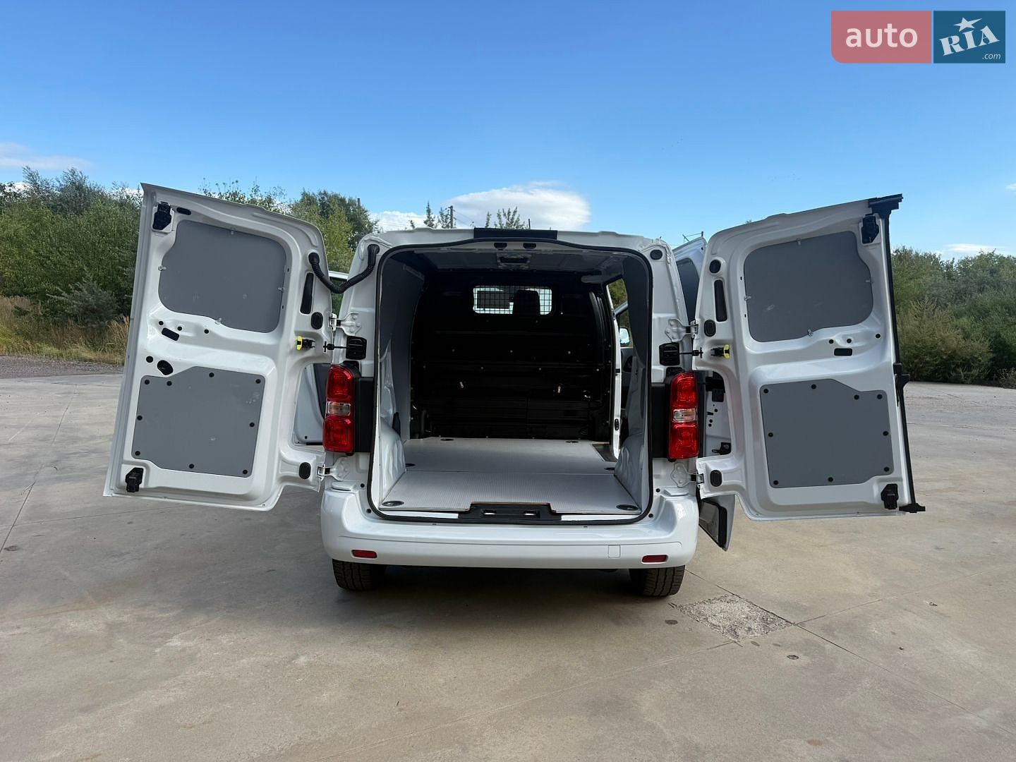 Citroen Jumpy 2022 VIN VF7VFEHZ7N7035835 фото оголошення 15 з 44