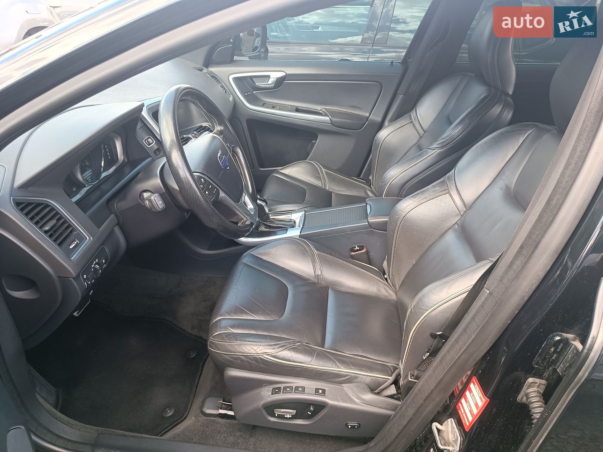 Volvo XC60 2015 VIN YV1DZ8256F2685077 фото оголошення 55 з 89