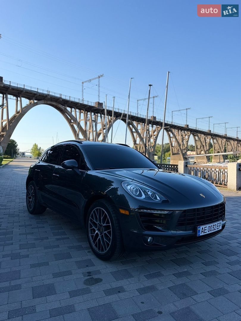 Porsche Macan 2018 VIN WP1AA2A57JLB23011 фото оголошення 4 з 31