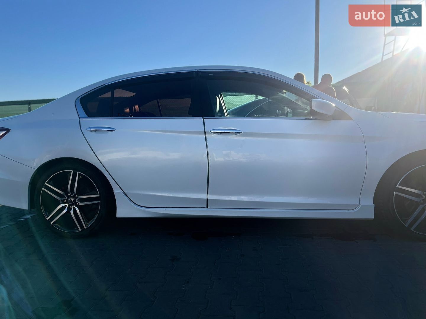 Honda Accord 2017 VIN 1HGCR2F19HA198860 фото оголошення 4 з 25