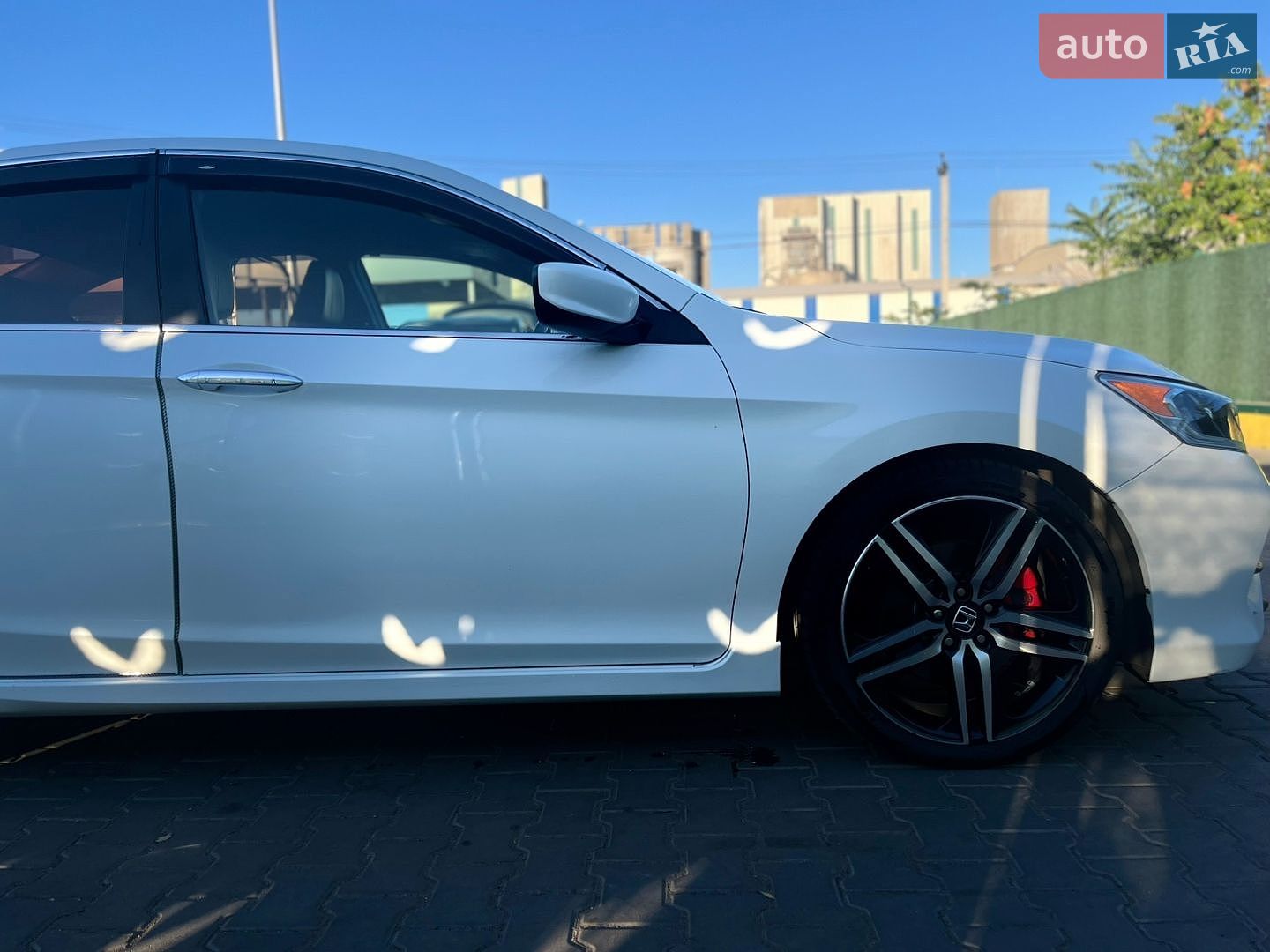 Honda Accord 2017 VIN 1HGCR2F19HA198860 фото оголошення 5 з 25