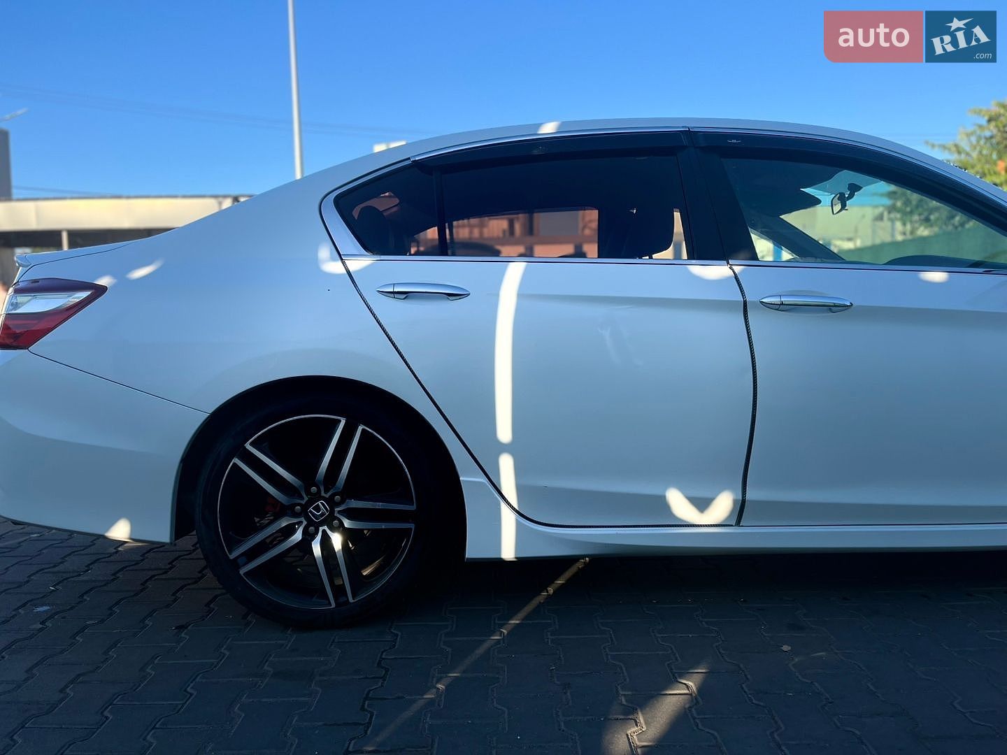 Honda Accord 2017 VIN 1HGCR2F19HA198860 фото оголошення 6 з 25