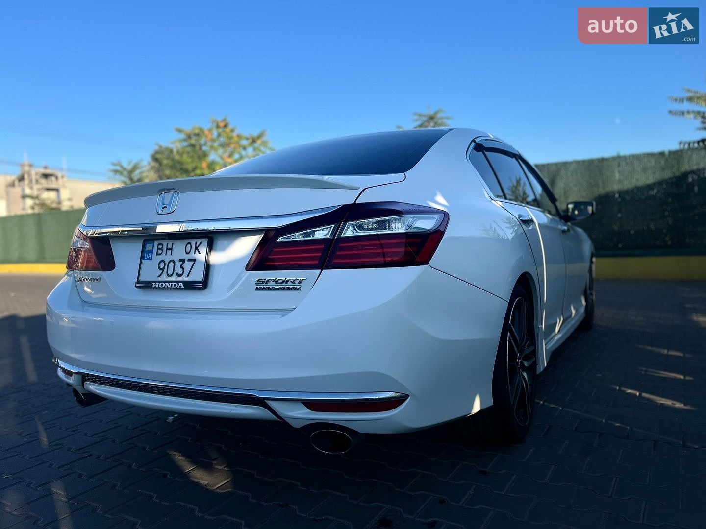 Honda Accord 2017 VIN 1HGCR2F19HA198860 фото оголошення 12 з 25